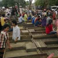 Pedagang Keputran Nekat Buka Lapak Lagi