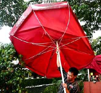 Hujan dan Angin Kencang Tampar HI