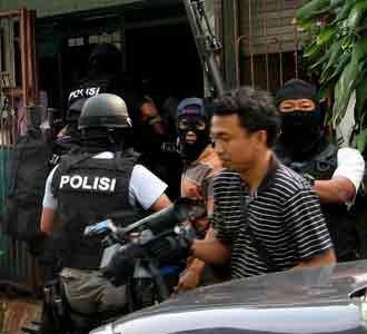 Densus Gerebek Rumah Heri Suranto