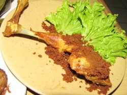 Lezatnya Ayam Goreng Plus Krecek Sapi 99