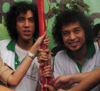 Nidji Tanam Pohon