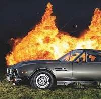 Mobil James Bond Dilelang