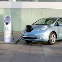 Nissan Leaf Diawasi iPhone