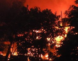 10 Rumah dan 1 Gudang Pelumas Hangus Terbakar