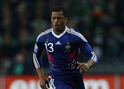 Evra Ingin Lawan Inggris di Final