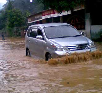 Pacitan Dikepung Banjir