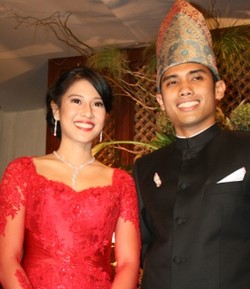 Pengajian Jelang Pernikahan Dian Sastro Penuh Haru