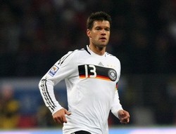 Ballack Tetap Khawatir