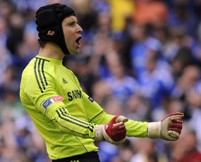 Halau Penalti, Cech Cuma Beruntung