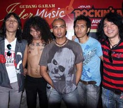 Slank Bebaskan Penonton Request Lagu di  I Like Monday
