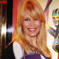 Claudia Schiffer Nyaman Berpose Bugil Saat Hamil