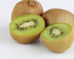 Masker Kiwi untuk Kulit Berminyak & Kering