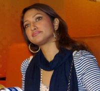 Rahma Azhari Protes