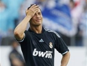 Jangan Main Perempuan Dulu, Ronaldo
