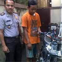 Masuk Gang Buntu, Agus Jadi Bulan-bulanan Massa