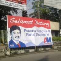 Spanduk Andi Mallarangeng Tanpa Cap Izin Marak di Bandung