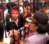 Kantor Gubernur Riau Didemo