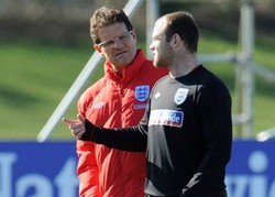 Inggris Adaptasi Pakai Masker