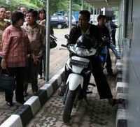 Tim Menpan Kunjungi Samsat Jakbar