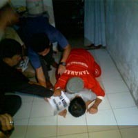 Pelaku Teteskan Air Mata Saat Rekonstruksi