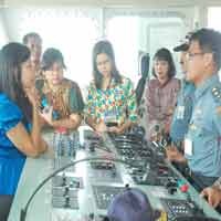 Mahasiswa Unibraw Joysailing di KRI Surabaya-591