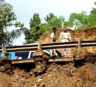 Cadas Pangeran Longsor