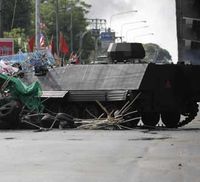 Tank Hadang Massa Kaos Merah