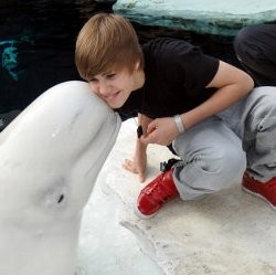 Justin Bieber Punya Tato Burung Kecil