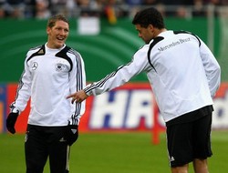 Ballack Out, Schweinsteiger Siap Unjuk Gigi