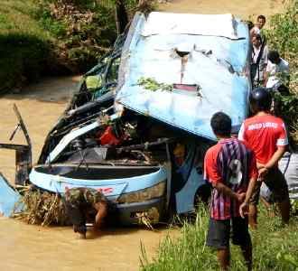Bus Masuk Jurang, 7 Tewas