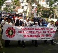 Guru Geruduk DPRD Bandung