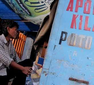 Afdruk Foto Mencoba Bertahan