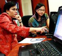 Sri Mulyani Live Chatting