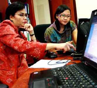 Sri Mulyani Live Chatting
