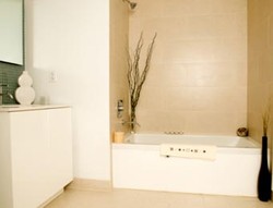 Membuat Kamar Mandi Terlihat Lebih Luas