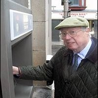 Penemu Mesin ATM Tutup Usia