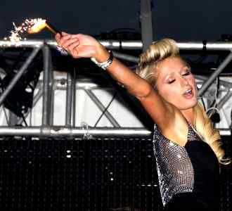 Paris Hilton Berpesta