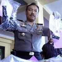 Pelaku Perampokan Toko Emas Semar, Komplotan Antar Kota