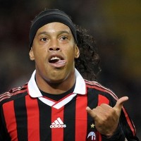 Dinho Berharap Terus di Milan