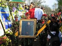 Jenazah Gesang Dimakamkan dengan Iringan Lagu Gugur Bunga