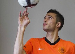 Van Persie Impikan Kuartet Penyerang  