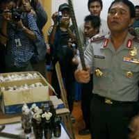 Polisi Amankan 2 Kardus Bom Molotov