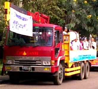 Piala MTQ dan U-21 Diarak