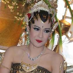 Pasca Nikah, Dian Sastro Makin Rajin Salat Subuh