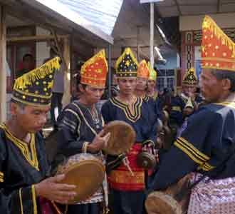 Talempong Iringi Pelepasan Irwan Prayitno