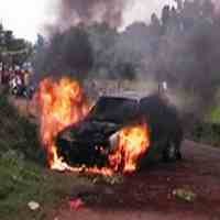 Ditinggal Nonton Offroad, Sedan Ford Terbakar