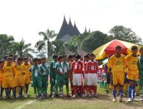 Bola Bergulir di Padang