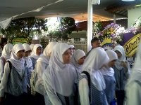 Puluhan Siswa MTS Yasinan dan Salat Gaib untuk Ibu Ainun 
