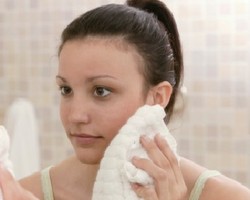 Cara Membersihkan Make-Up Dengan Sempurna