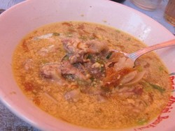 Sluurrp..Hangat Segar Soto Kuning